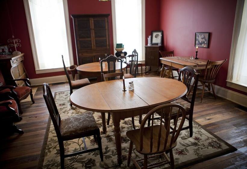 Main Street Bed & Breakfast Established In 1810