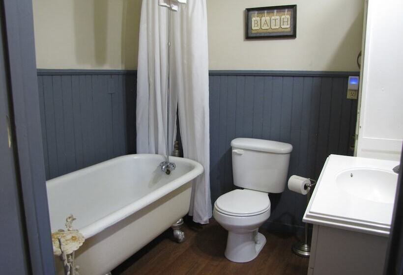 Main Street Bed & Breakfast Established In 1810