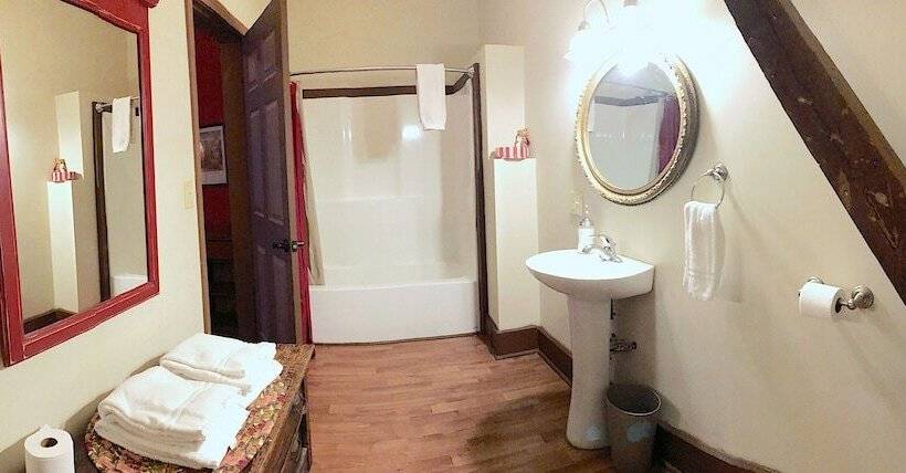 Main Street Bed & Breakfast Established In 1810