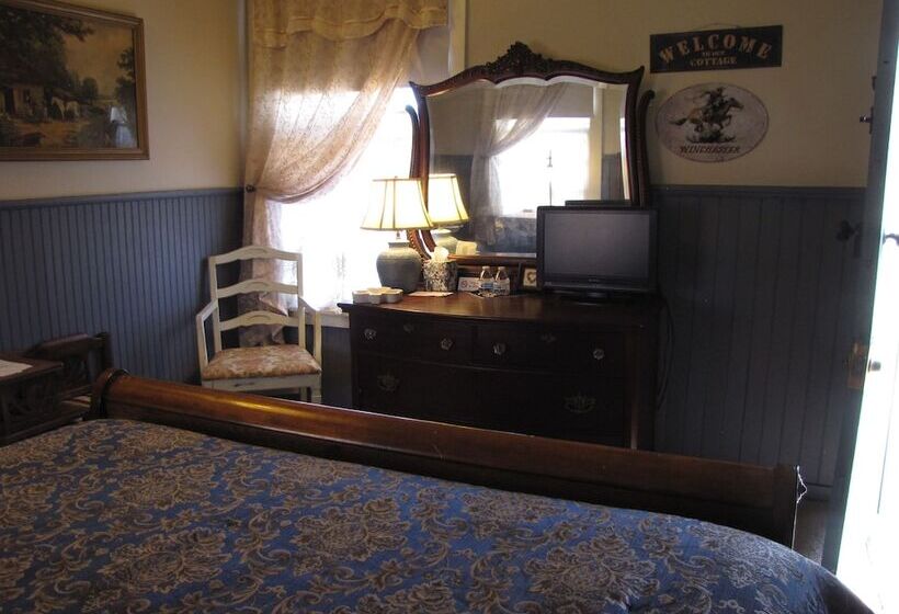 Main Street Bed & Breakfast Established In 1810