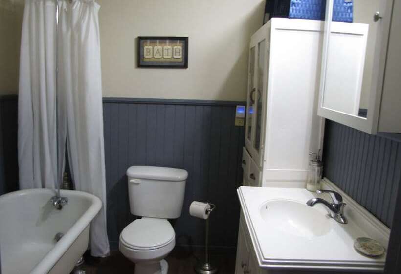 Main Street Bed & Breakfast Established In 1810