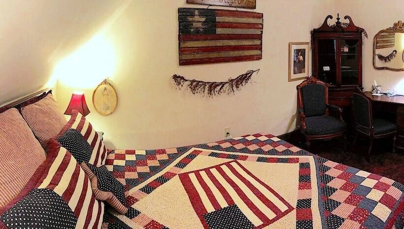 Main Street Bed & Breakfast Established In 1810