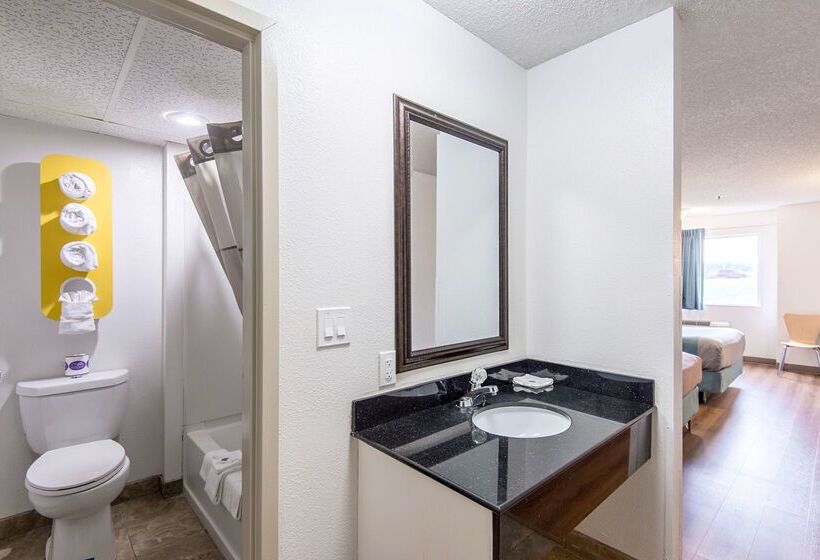 Motel 6 Lawrence, Ks