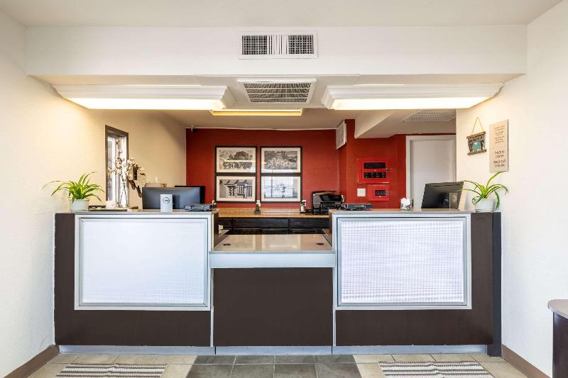 فندق على الطريق Rodeway Inn