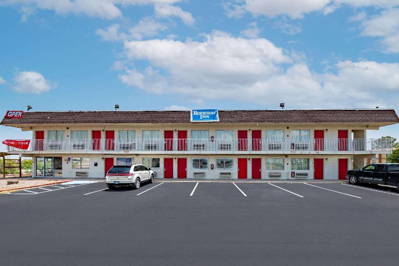 فندق على الطريق Rodeway Inn