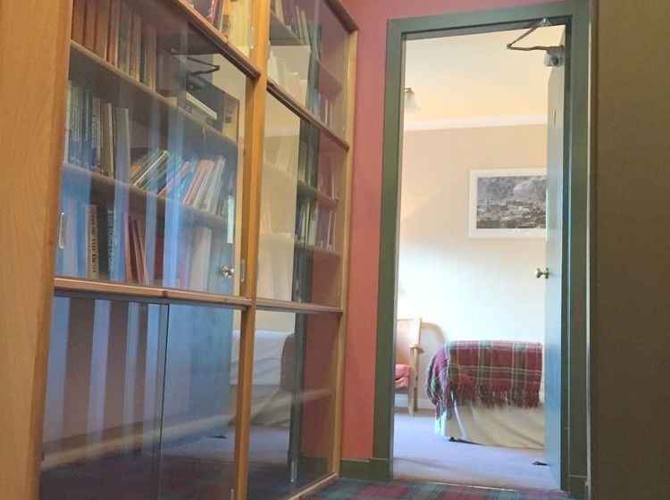 Пансион Appin House