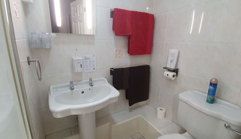 פנסיון Beechwood Guest House