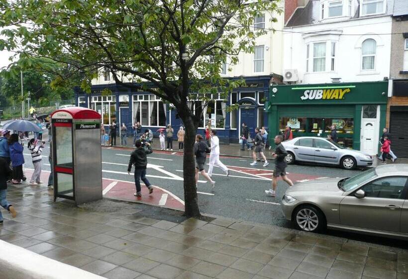 פנסיון Beechwood Guest House