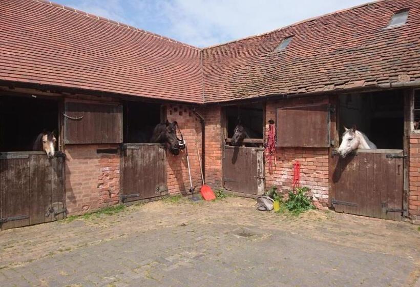 膳宿费 Church Farm Accommodation