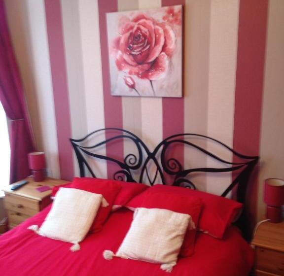 פנסיון Copperfields Guest House