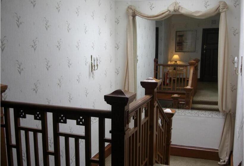 ペンション Hamilton House