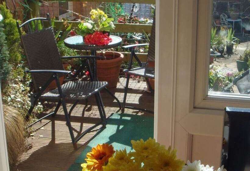 بنسيون Harlequin Guest House With Parking