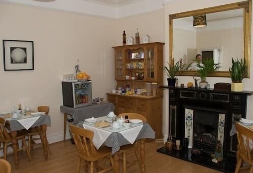 بنسيون Harlequin Guest House With Parking