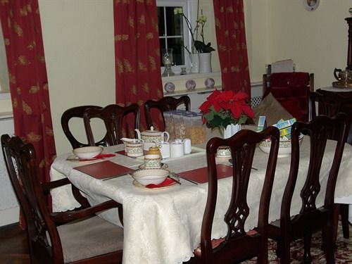 Пансион Limpert Bay Guest House