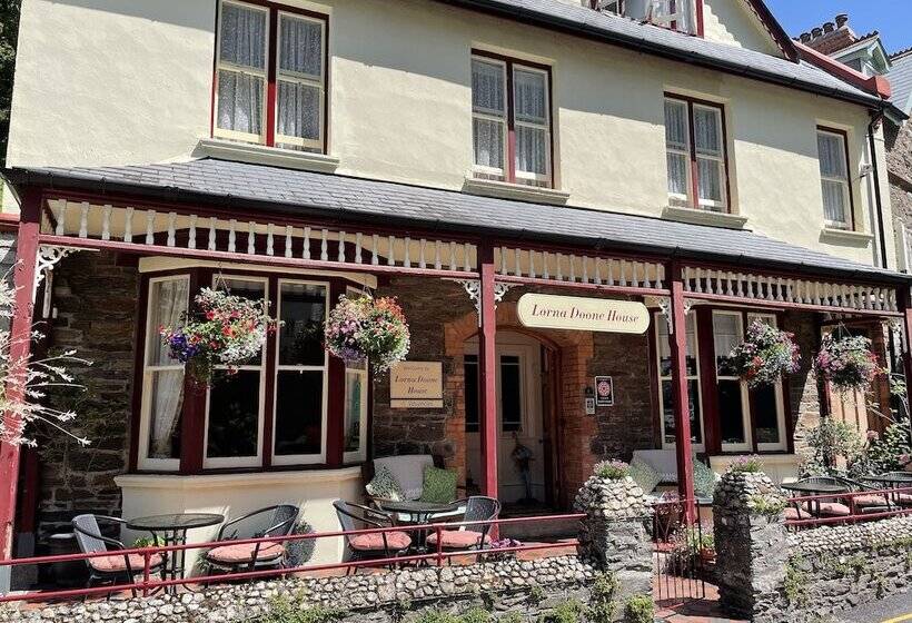 ペンション Lorna Doone House