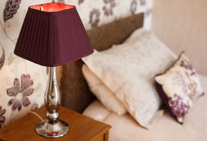 פנסיון Portclew House