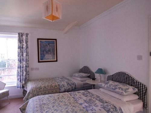 پانسیون Riverbank House