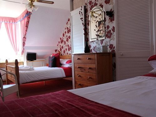 بنسيون Rolling Waves