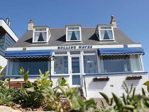 بنسيون Rolling Waves