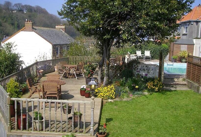 پانسیون Saffron House