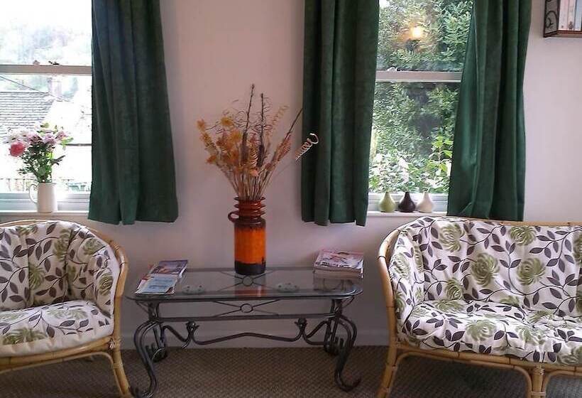 پانسیون Saffron House