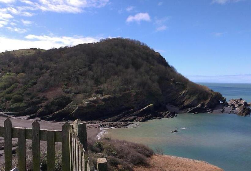 پانسیون Saffron House