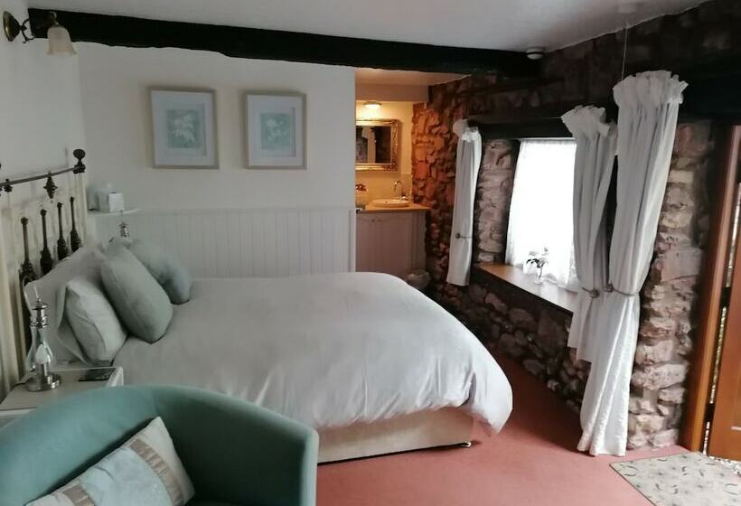 بنسيون Steps Farmhouse B&b