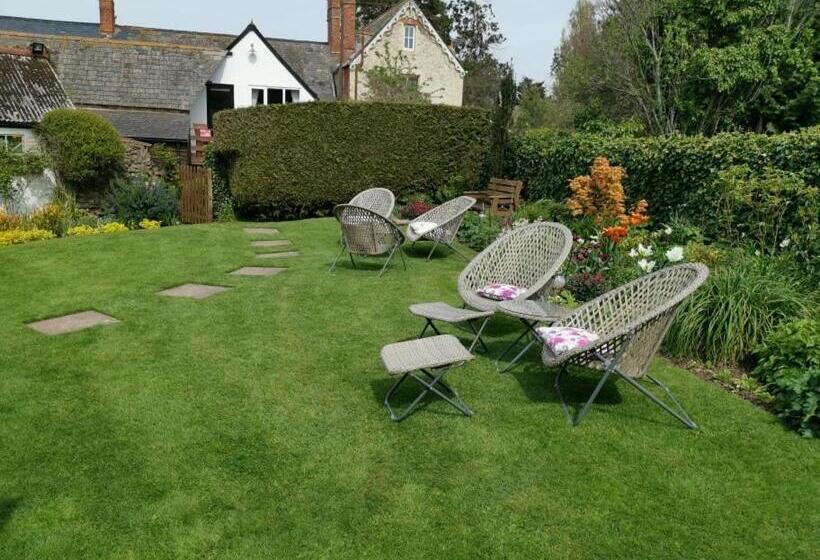 بنسيون Steps Farmhouse B&b