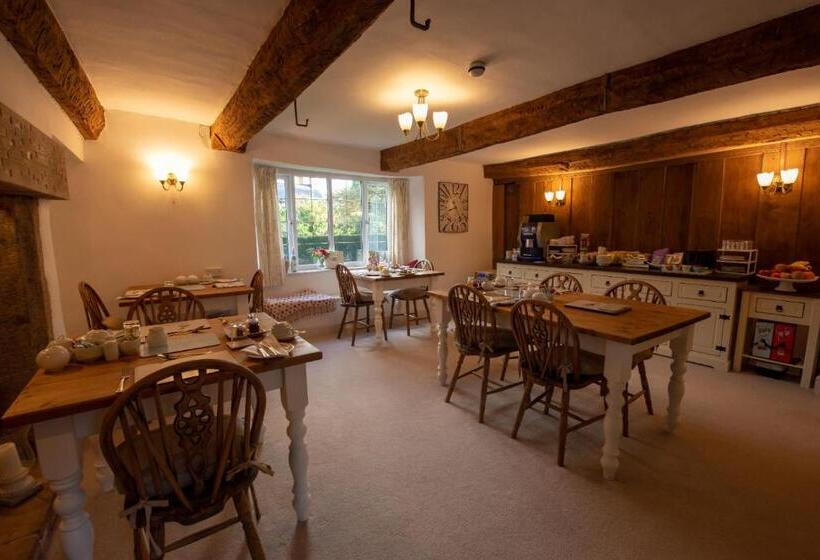 بنسيون Steps Farmhouse B&b