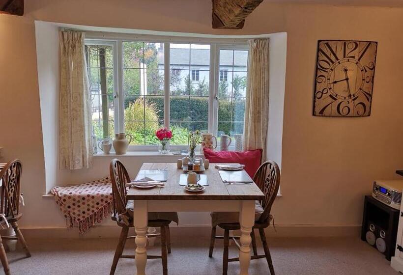 بنسيون Steps Farmhouse B&b