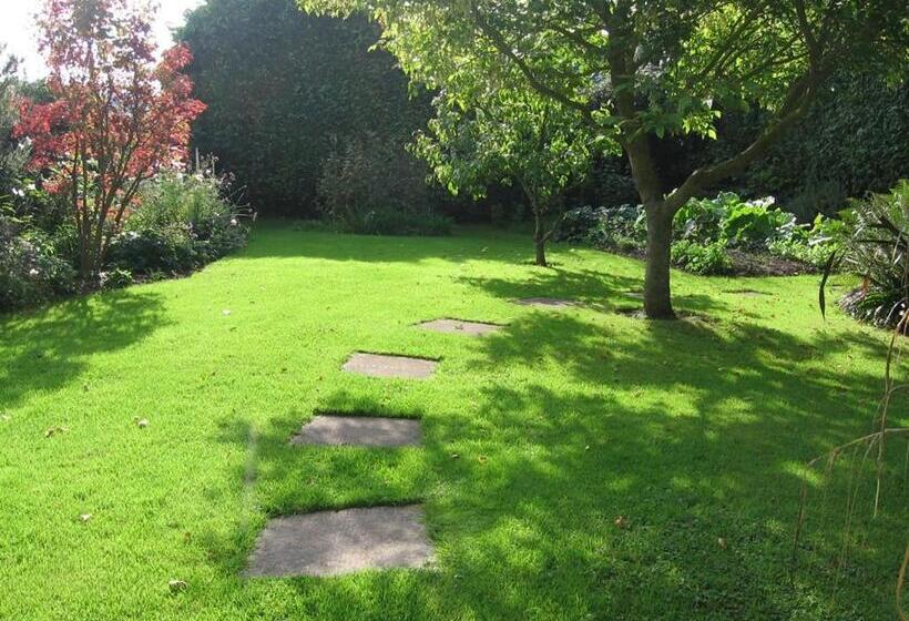 بنسيون Steps Farmhouse B&b