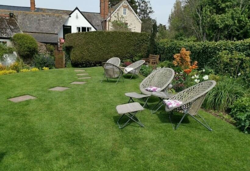 بنسيون Steps Farmhouse B&b