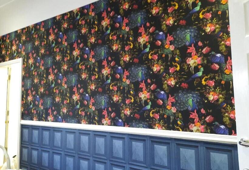 פנסיון Surrey House