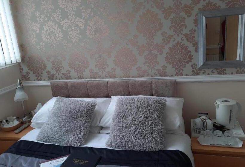 פנסיון Surrey House