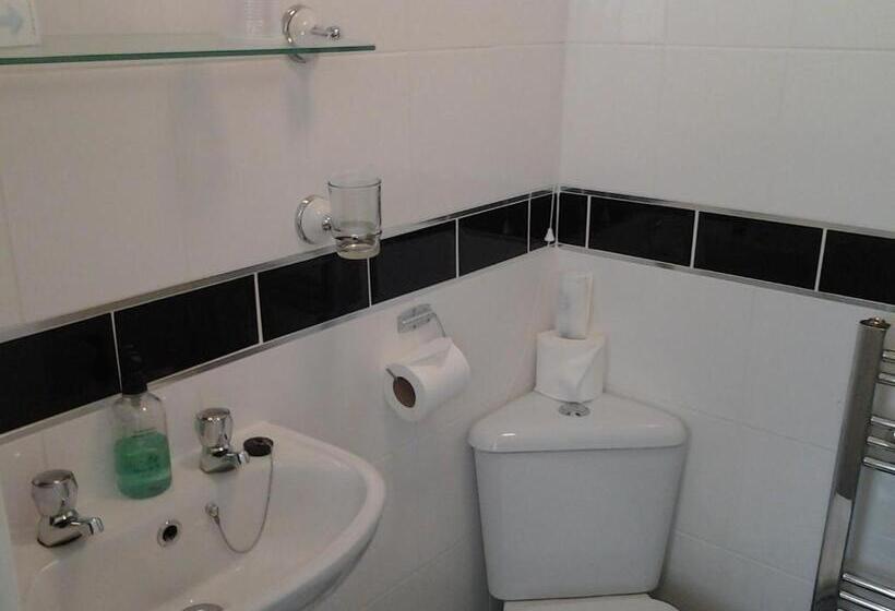 פנסיון Surrey House