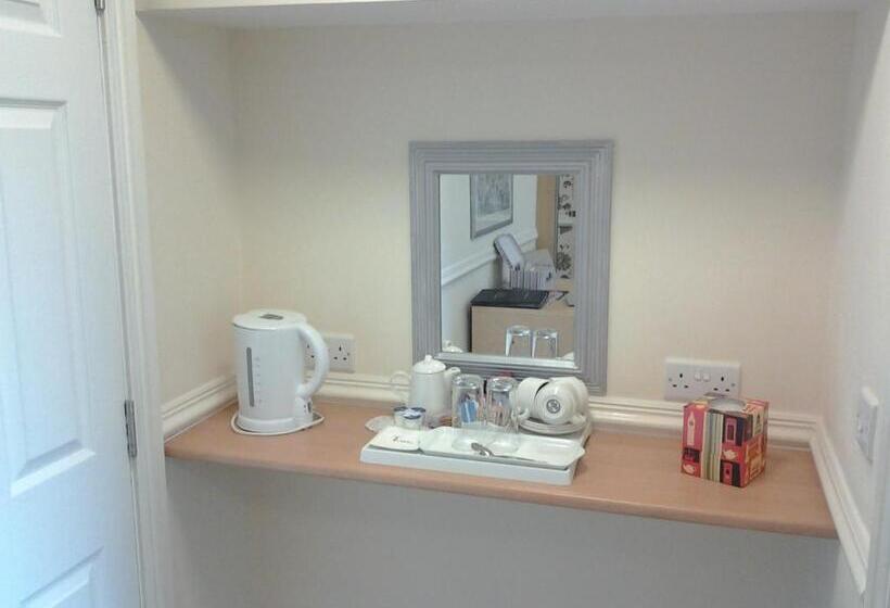 פנסיון Surrey House