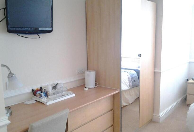 פנסיון Surrey House