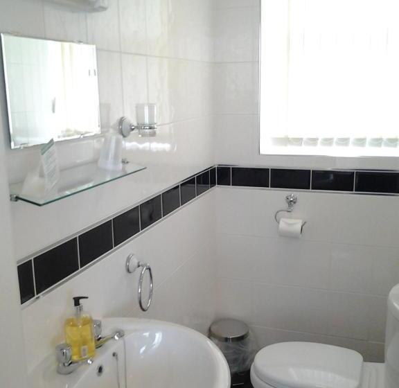 פנסיון Surrey House