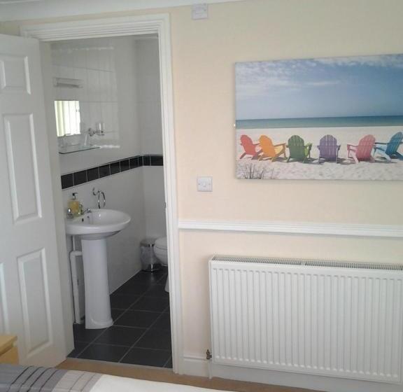 פנסיון Surrey House