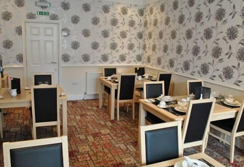 פנסיון Surrey House