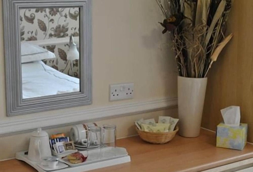 פנסיון Surrey House