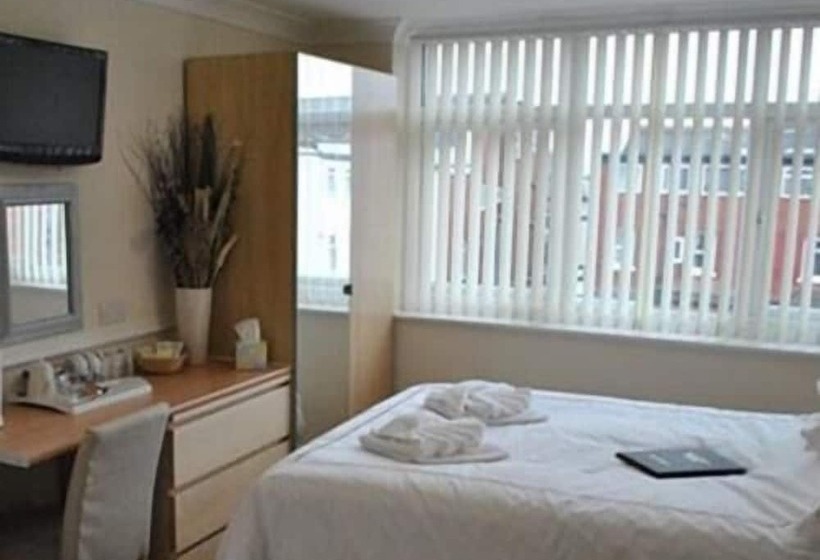 פנסיון Surrey House