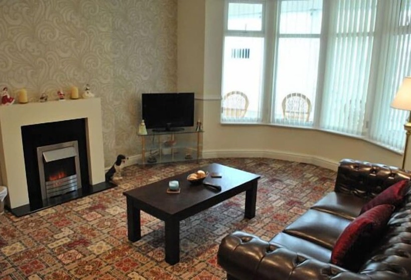 פנסיון Surrey House