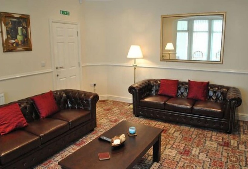 פנסיון Surrey House