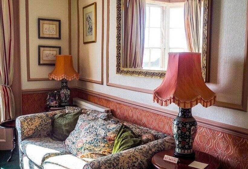 بنسيون Tall Storeys