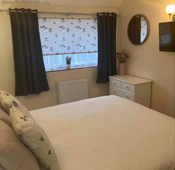 פנסיון The Barn Guest House And Tearoom