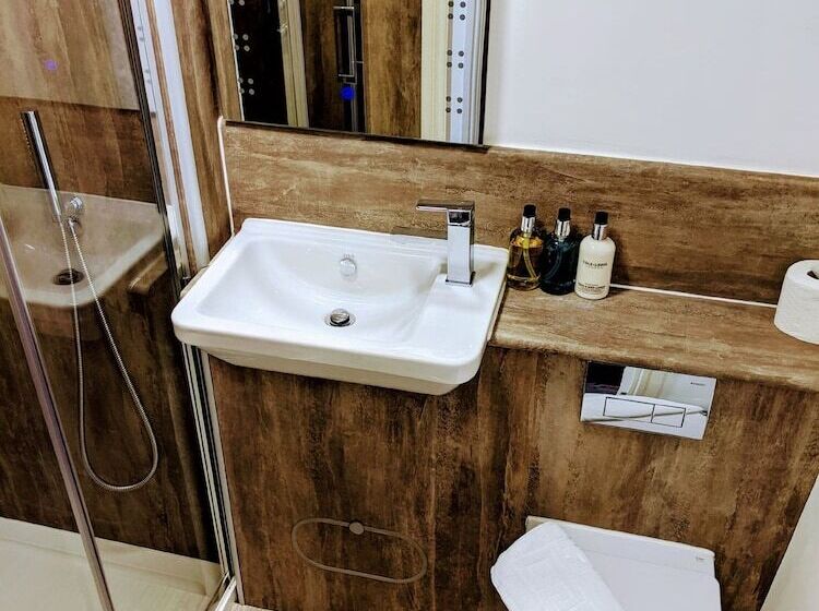 ペンション The Royal Station