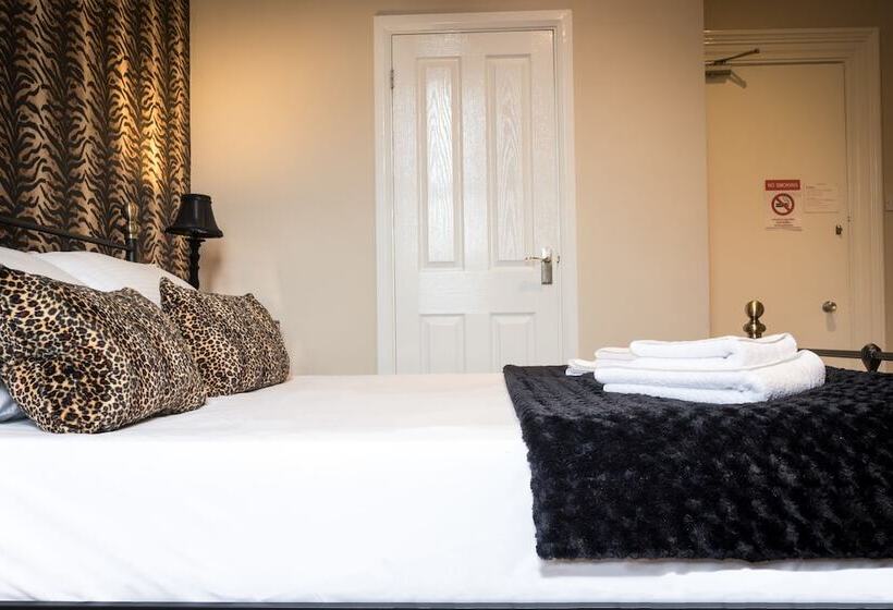 ペンション The Royal Station