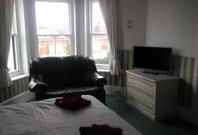 פנסיון The Village Inn