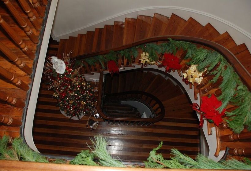 Rockwood Manor Bed & Breakfast